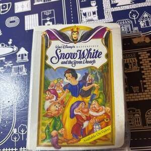 1995 McDonald's Walt Disney Masterpiece Collection Happy Meal Toy - Snow White
